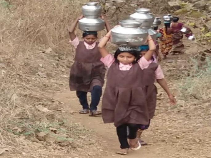 Washim: fight for water, no administration measures | वाशिम : खैरखेडावासियांची पाण्यासाठी पायपीट, प्रशासनातर्फे उपाययोजना शून्य   