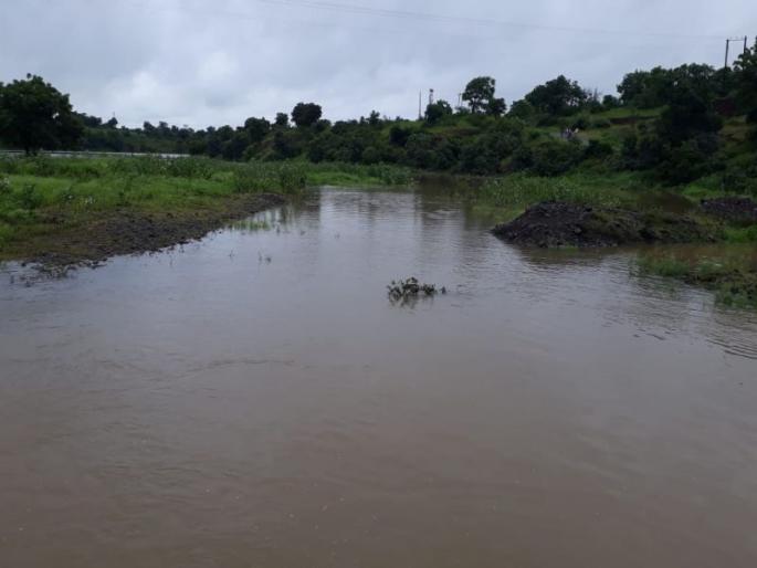 alert for villages on river due to 'overflow' | प्रकल्प ‘ओव्हर फ्लो’ झाल्याने नदीकाठच्या गावांना सतर्कतेचा इशारा alert for villages on river due to 'overflow' | प्रकल्प ‘ओव्हर फ्लो’ झाल्याने नदीकाठच्या गावांना सतर्कतेचा इशारा