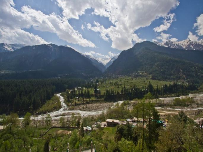 Vashisht in Manali famous for best Homestays | महागड्या हॉटेल्ससाठी नाही तर शानदार होमस्टेसाठी प्रसिद्ध आहे हे हिल्स स्टेशन!