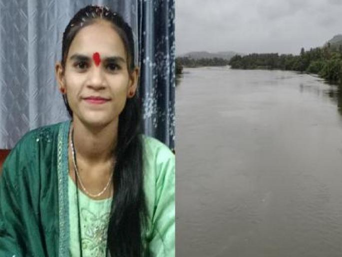The body of Ashwini Ahire one of the couple who jumped into the Vashishthi river was found 48 hours later | तब्बल ४८ तासांनी सापडला अश्विनीचा मृतदेह, नीलेशचा शोध सुरूच; दाम्पत्याने वाशिष्ठी नदीत घेतली होती उडी