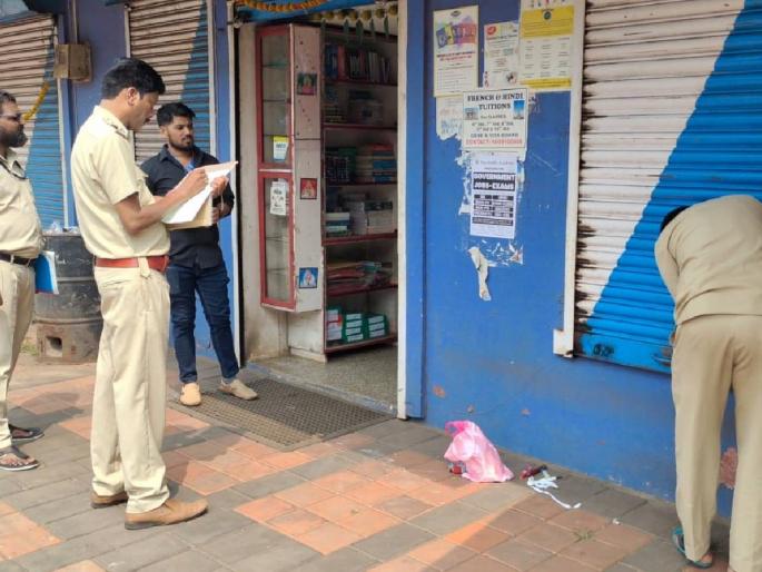 Two shops doing business without license were stopped | विनापरवाना व्यवसाय करणाऱ्या दोन दुकानांना ठोकले टाळे Two shops doing business without license were stopped | विनापरवाना व्यवसाय करणाऱ्या दोन दुकानांना ठोकले टाळे