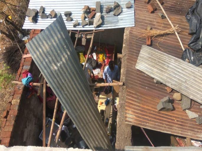 Huge loss of storm winds in Vasmat , hundreds of birds died | वसमत तालुक्यात वादळी वाऱ्याने प्रचंड नुकसान, शेकडो पक्षी मृत्युमुखी Huge loss of storm winds in Vasmat , hundreds of birds died | वसमत तालुक्यात वादळी वाऱ्याने प्रचंड नुकसान, शेकडो पक्षी मृत्युमुखी