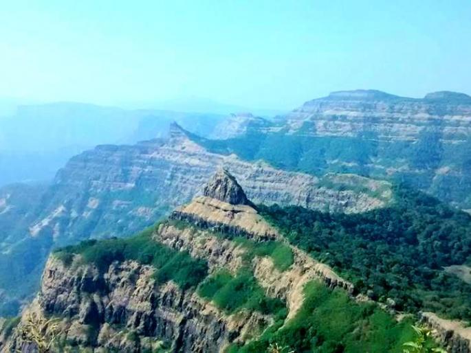 The crowd of tourists in the Bamnoli area: the fort of Vasota has increased | बामणोली परिसरात पर्यटकांची गर्दी : वासोटा किल्ल्यावर वर्दळ वाढली The crowd of tourists in the Bamnoli area: the fort of Vasota has increased | बामणोली परिसरात पर्यटकांची गर्दी : वासोटा किल्ल्यावर वर्दळ वाढली