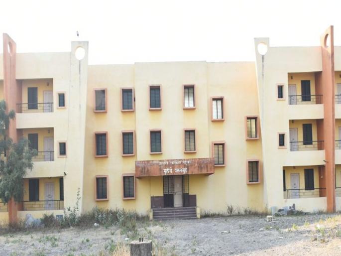 Despite the building no water facility: Nandurbar Government Polytechnic College | इमारत असूनही पाण्याची सुविधा नाही : नंदुरबार शासकीय तंत्रनिकेतन महाविद्यालय Despite the building no water facility: Nandurbar Government Polytechnic College | इमारत असूनही पाण्याची सुविधा नाही : नंदुरबार शासकीय तंत्रनिकेतन महाविद्यालय