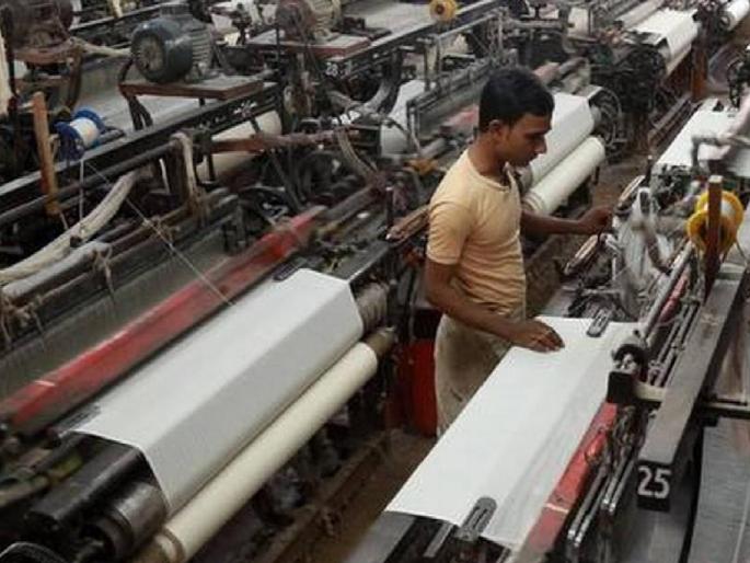 The situation in the textile industry has made the condition of the workers worse | वस्त्रोद्योगात कामगारांची व्यथा वेगळीच, कल्याणकारी मंडळाची केवळ पोकळ घोषणाच The situation in the textile industry has made the condition of the workers worse | वस्त्रोद्योगात कामगारांची व्यथा वेगळीच, कल्याणकारी मंडळाची केवळ पोकळ घोषणाच