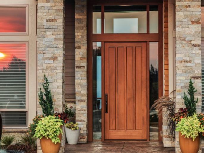 Vastu Tips: Have you also installed this item on the door of the house? Remove it immediately, otherwise the house will remain unhappy | Vastu Tips: तुम्हीही घरातील दरवाजावर लावलीय का ही वस्तू? लगेच हटवा, अन्यथा दुःखी राहील घर