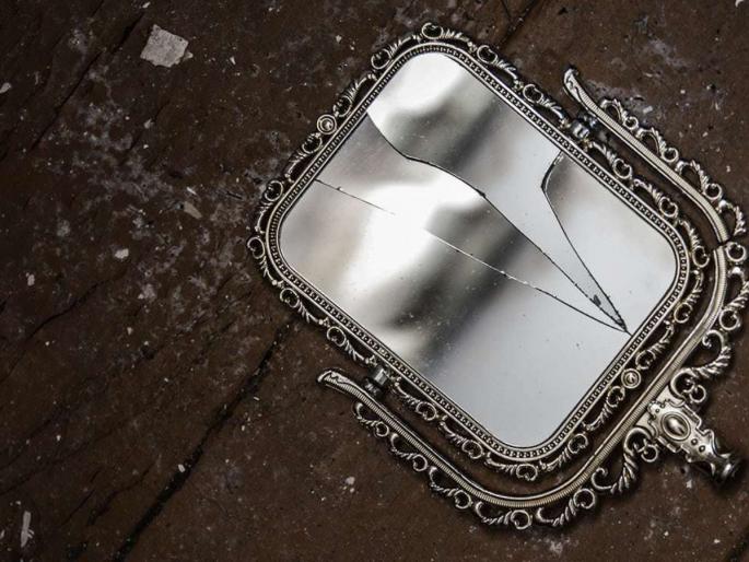 Vastu Shastra: Be careful not to start the day looking at 'these' things; Only then will the day be good! | Vastu Shastra: दिवसाची सुरुवात 'या' गोष्टींना पाहून होणार नाही याची काळजी घ्या; तरच दिवस चांगला जाईल! Vastu Shastra: Be careful not to start the day looking at 'these' things; Only then will the day be good! | Vastu Shastra: दिवसाची सुरुवात 'या' गोष्टींना पाहून होणार नाही याची काळजी घ्या; तरच दिवस चांगला जाईल!