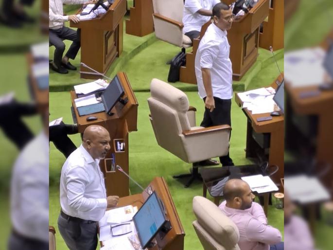 monsoon session of goa legislative assembly begin the work has to be adjourned for half an hour due to the demand of violation of rights | सलामीलाच गदारोळ, कामकाज सलग दोनवेळा तहकूब; हक्कभंगाच्या मागणीवरून सत्ताधारी आक्रमक monsoon session of goa legislative assembly begin the work has to be adjourned for half an hour due to the demand of violation of rights | सलामीलाच गदारोळ, कामकाज सलग दोनवेळा तहकूब; हक्कभंगाच्या मागणीवरून सत्ताधारी आक्रमक