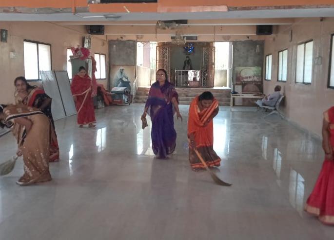 Cleanliness drive in the temple area of Gajanan Maharaj | गजानन महाराज मंदिर परिसरात स्वच्छता अभियान Cleanliness drive in the temple area of Gajanan Maharaj | गजानन महाराज मंदिर परिसरात स्वच्छता अभियान