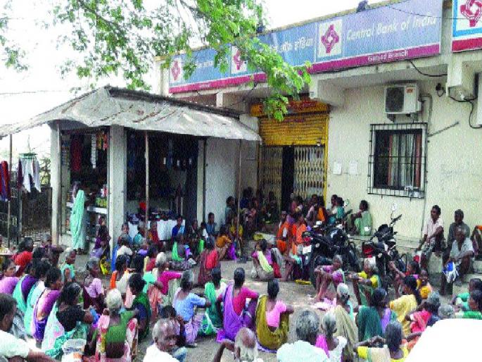 There is no grant of 5 months for widows, handicapped, disabled | विधवा, अपंग, निराधारांना ५ महिने अनुदान नाही There is no grant of 5 months for widows, handicapped, disabled | विधवा, अपंग, निराधारांना ५ महिने अनुदान नाही