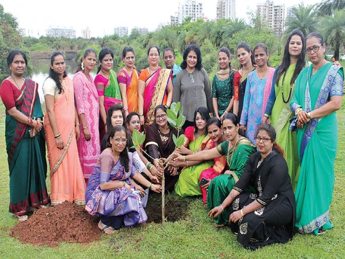 Resolution of tree conservation; The municipal employees also get the tree | वटपौर्णिमेनिमित्त वृक्ष संवर्धनाचा संकल्प; पालिका कर्मचाऱ्यांचीही वृक्षलागवड