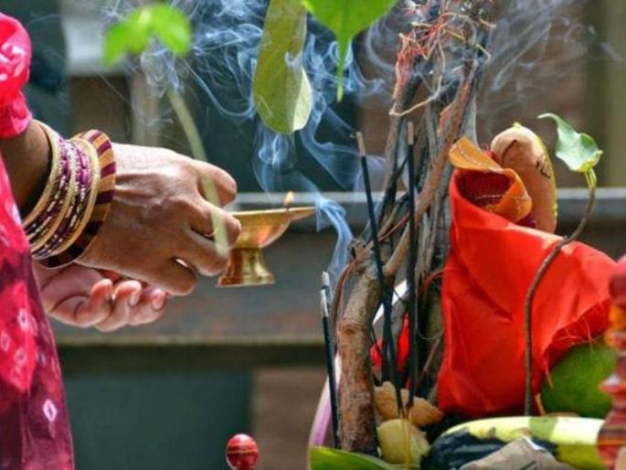 vat purnima 2021: 'Triratri Vatsavitri Vrat' starting from today; Find out the original story behind it! | vat purnima 2021 : आजपासून सुरू होत आहे 'त्रिरात्री वटसावित्री व्रत'; जाणून घ्या त्यामागील मूळ कथा! vat purnima 2021: 'Triratri Vatsavitri Vrat' starting from today; Find out the original story behind it! | vat purnima 2021 : आजपासून सुरू होत आहे 'त्रिरात्री वटसावित्री व्रत'; जाणून घ्या त्यामागील मूळ कथा!