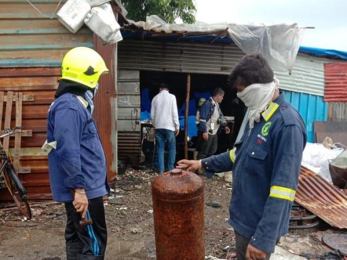 gas leak in Taloja MIDC | तळोजा एमआयडीसीमध्ये वायुगळती gas leak in Taloja MIDC | तळोजा एमआयडीसीमध्ये वायुगळती