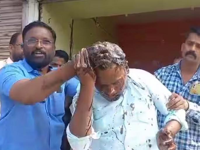 Maharashtra Assembly Vidhan Sabha Election 2024 VBA dispossessed lashed the independent Candidate Sachin Chavan, the black ink were also coloured; Why did this happen... | पाठिंबा दिलेल्या अपक्ष उमेदवाराला वंचितने दिले चाबकाचे फटके, काळेही फासले; असे का घडले... Maharashtra Assembly Vidhan Sabha Election 2024 VBA dispossessed lashed the independent Candidate Sachin Chavan, the black ink were also coloured; Why did this happen... | पाठिंबा दिलेल्या अपक्ष उमेदवाराला वंचितने दिले चाबकाचे फटके, काळेही फासले; असे का घडले...