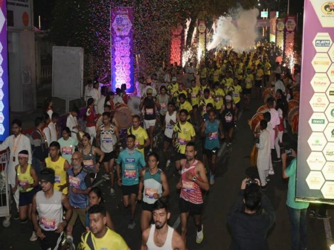 Nagpurkars great response to Mahamarathon; Crowd of young and old | नागपुरकरांची दमदार दौड, महामॅरेथॉनला महाप्रतिसाद; आबालवृद्धांची गर्दी, बेफाम धावले नागपूर Nagpurkars great response to Mahamarathon; Crowd of young and old | नागपुरकरांची दमदार दौड, महामॅरेथॉनला महाप्रतिसाद; आबालवृद्धांची गर्दी, बेफाम धावले नागपूर