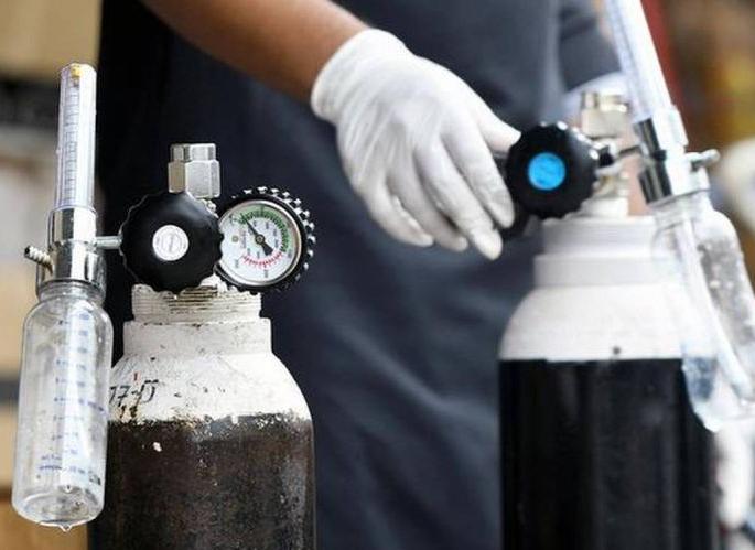 In Nagpur, the demand for oxygen increased from 24,000 to 7,000 cubic meters | नागपुरात २४ हजारांवरून सात हजार क्युबीक मीटरवर आली ऑक्सिजनची मागणी