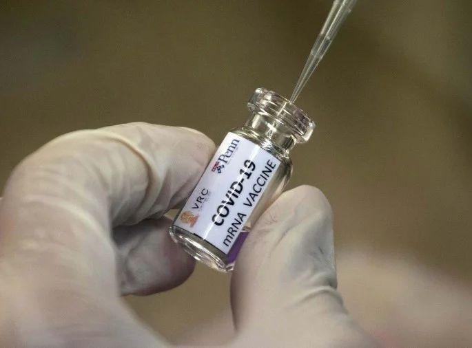 The coronavirus vaccine is expected to arrive by January | कोरोना विषाणू प्रतिबंधक लस जानेवारीपर्यंत येण्याची शक्यता The coronavirus vaccine is expected to arrive by January | कोरोना विषाणू प्रतिबंधक लस जानेवारीपर्यंत येण्याची शक्यता