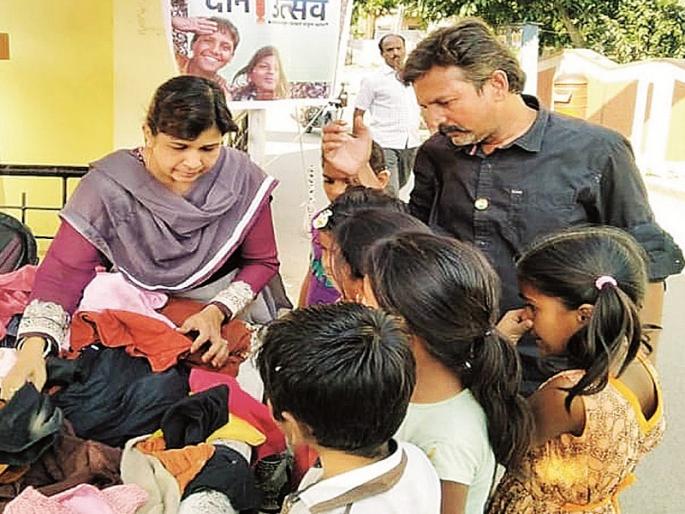 Valentine Day: Love affair with social service ... | Valentine Day : प्रेमांकुराला समाजसेवेचे खतपाणी... Valentine Day: Love affair with social service ... | Valentine Day : प्रेमांकुराला समाजसेवेचे खतपाणी...