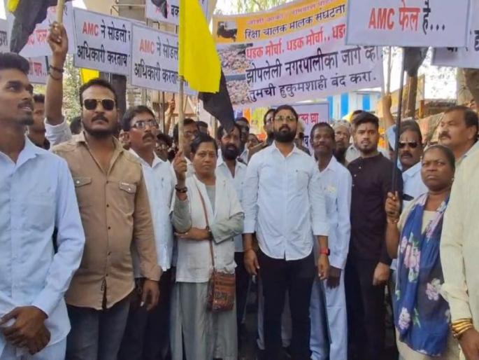 After the agitation of the rickshaw association, the unauthorized dumping ground was closed | अखेर रिक्षा संघटनेच्या आंदोलनानंतर अनधिकृत डंपिंग ग्राउंड झाले बंद After the agitation of the rickshaw association, the unauthorized dumping ground was closed | अखेर रिक्षा संघटनेच्या आंदोलनानंतर अनधिकृत डंपिंग ग्राउंड झाले बंद