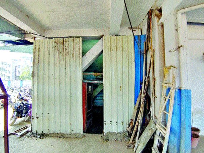 Deprived of police infrastructure | पोलीस मूलभूत सुविधांपासून वंचित, पत्र्याच्या शेडमधून चालतो कारभार Deprived of police infrastructure | पोलीस मूलभूत सुविधांपासून वंचित, पत्र्याच्या शेडमधून चालतो कारभार
