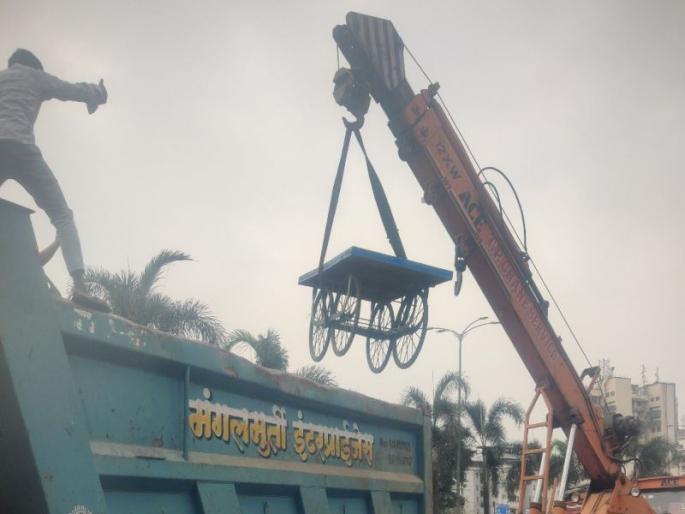 Action on trespassing in the thick of the elbows; Hammer at the builder's office | कोपरखैरणेसह घणसोलीमध्ये अतिक्रमणावर कारवाई; बिल्डरच्या कार्यालयावर हातोडा Action on trespassing in the thick of the elbows; Hammer at the builder's office | कोपरखैरणेसह घणसोलीमध्ये अतिक्रमणावर कारवाई; बिल्डरच्या कार्यालयावर हातोडा