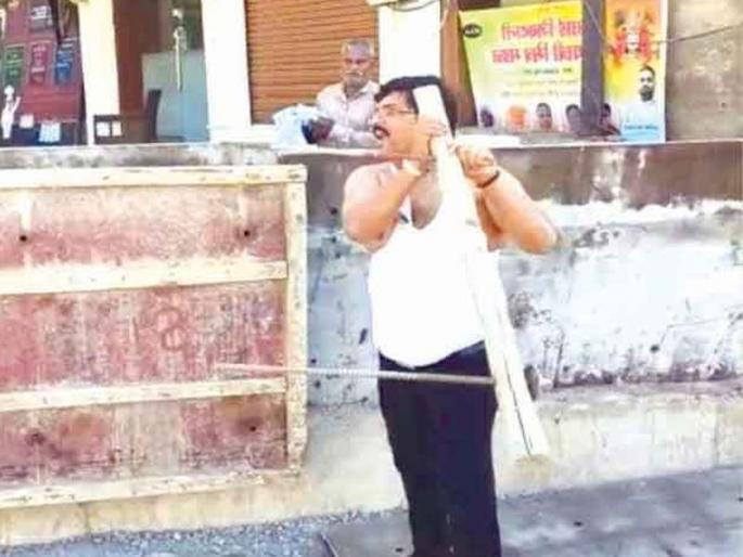 A case has been registered against the former corporator of BJP who stopped the work of MMRDA | एमएमआरडीएचे काम बंद पाडणाऱ्या भाजपाच्या माजी नगरसेवकावर गुन्हा दाखल 