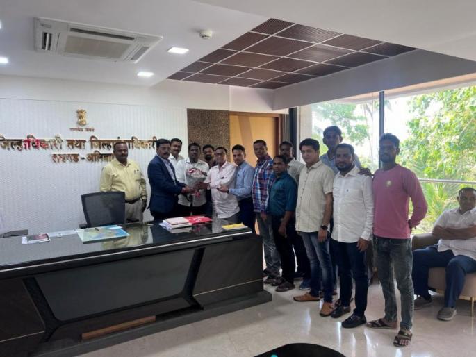 Protest by Raigad Alibaug Listeners Association against online proposal | ऑनलाइन प्रस्तावाविरोधात रायगड अलिबाग लायझनर्स असोसिएशनचे आंदोलन Protest by Raigad Alibaug Listeners Association against online proposal | ऑनलाइन प्रस्तावाविरोधात रायगड अलिबाग लायझनर्स असोसिएशनचे आंदोलन