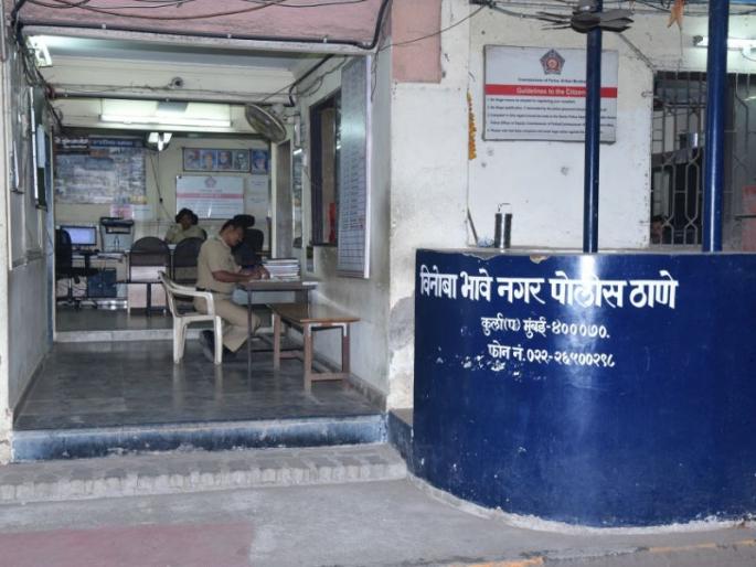 Abusing a minor; The father filed a complaint with the police, the incident in Mumbai | अल्पवयीन मुलाला मारहाण करत अत्याचार; वडिलांनी पोलिसांत दिली तक्रार, मुंबईतील घटना Abusing a minor; The father filed a complaint with the police, the incident in Mumbai | अल्पवयीन मुलाला मारहाण करत अत्याचार; वडिलांनी पोलिसांत दिली तक्रार, मुंबईतील घटना