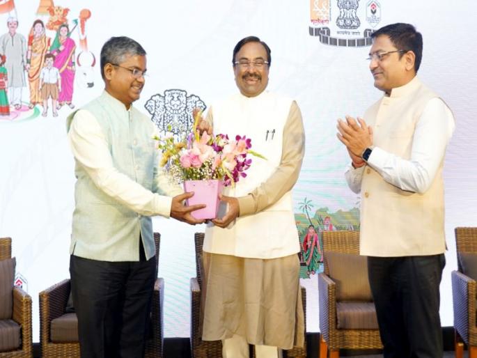 'Kalasetu' will be the highway to take Marathi cinema to a different height, said that Minister Sudhir Mungantiwar | मराठी सिनेसृष्टीला वेगळ्या उंचीवर नेण्याचा राजमार्ग ठरेल 'कलासेतू' - सुधीर मुनगंटीवार 'Kalasetu' will be the highway to take Marathi cinema to a different height, said that Minister Sudhir Mungantiwar | मराठी सिनेसृष्टीला वेगळ्या उंचीवर नेण्याचा राजमार्ग ठरेल 'कलासेतू' - सुधीर मुनगंटीवार