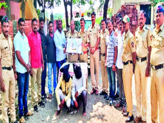 Yavat's two robbers arrested by police | यवतला दोन दरोडेखोर जेरबंद Yavat's two robbers arrested by police | यवतला दोन दरोडेखोर जेरबंद