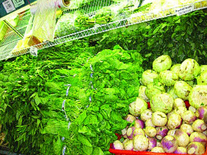 Plenty of beneficiaries in Thane | ठाण्यात पालेभाज्यांचे दर निम्म्यावर Plenty of beneficiaries in Thane | ठाण्यात पालेभाज्यांचे दर निम्म्यावर
