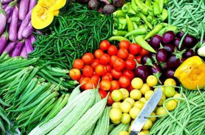 Vegetables expensive; Women's 'budget' collapses! | भाजीपाला महागला; महिलांचे ‘बजेट’ कोलमडले ! Vegetables expensive; Women's 'budget' collapses! | भाजीपाला महागला; महिलांचे ‘बजेट’ कोलमडले !