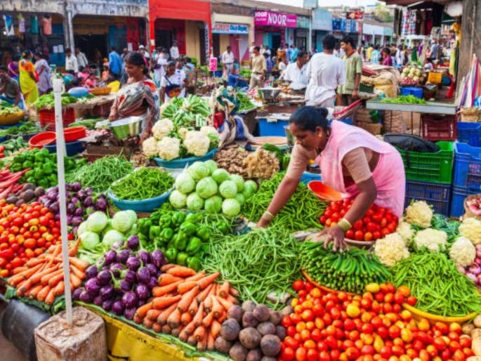 Vegetable prices hit record high during Pitru Pandharvada; prices of all vegetables exceed Rs 100 | पितृपंधरवड्यात भाजीपाला कडाडला; सर्व भाज्यांचे दर १०० रुपयांच्या पुढे  Vegetable prices hit record high during Pitru Pandharvada; prices of all vegetables exceed Rs 100 | पितृपंधरवड्यात भाजीपाला कडाडला; सर्व भाज्यांचे दर १०० रुपयांच्या पुढे