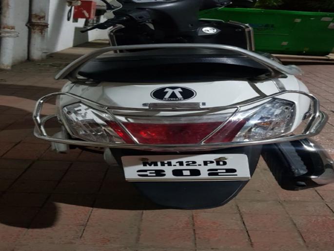 Choice number of crime act publish on advocates vehicles | वकिलांच्या वाहनांवर झळकताय कलमांचे चॉइस नंबर Choice number of crime act publish on advocates vehicles | वकिलांच्या वाहनांवर झळकताय कलमांचे चॉइस नंबर