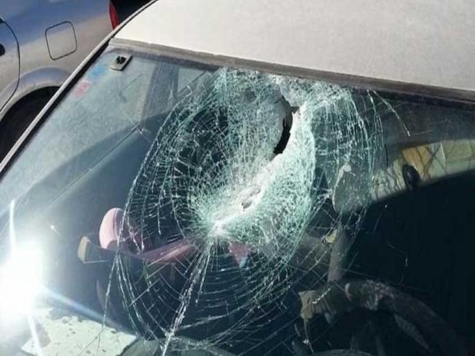 Pune Crime News Gang clash in Wanawadi area, vehicles vandalized | वानवडी परिसरात टोळक्याचा राडा, वाहनांची केली तोडफोड;तरुणावर वार Pune Crime News Gang clash in Wanawadi area, vehicles vandalized | वानवडी परिसरात टोळक्याचा राडा, वाहनांची केली तोडफोड;तरुणावर वार