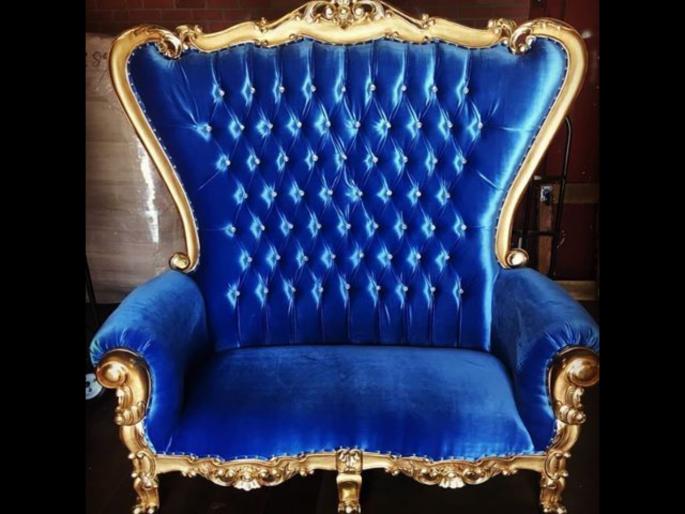 woman orders chair from online shopping website gets toy chair | जोर का झटका धीरे से लगा! ऑनलाईन मागवली खुर्ची, पार्सल उघडताच आली वेड लागायची पाळी