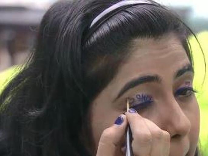 Love is in the Air: Veena has expressed her love to Shiva in a unique way, watch her video | Bigg Boss Marathi 2 : Love is in the Air! वीणानं अनोख्या पद्धतीनं शिवकडे व्यक्त केलं प्रेम, पहा हा व्हिडिओ Love is in the Air: Veena has expressed her love to Shiva in a unique way, watch her video | Bigg Boss Marathi 2 : Love is in the Air! वीणानं अनोख्या पद्धतीनं शिवकडे व्यक्त केलं प्रेम, पहा हा व्हिडिओ