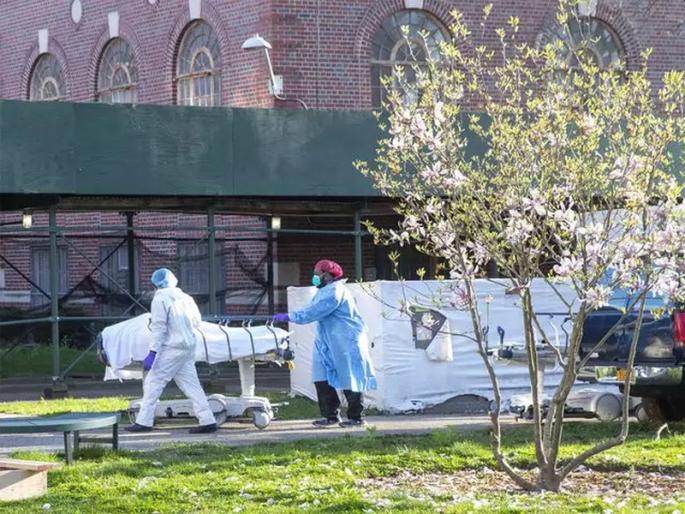 Due to the huge population, tourists are spreading in New York City | प्रचंड लोकसंख्या, पर्यटक यांच्यामुळे न्यूयॉर्क शहरामध्ये झाला मोठा फैलाव Due to the huge population, tourists are spreading in New York City | प्रचंड लोकसंख्या, पर्यटक यांच्यामुळे न्यूयॉर्क शहरामध्ये झाला मोठा फैलाव