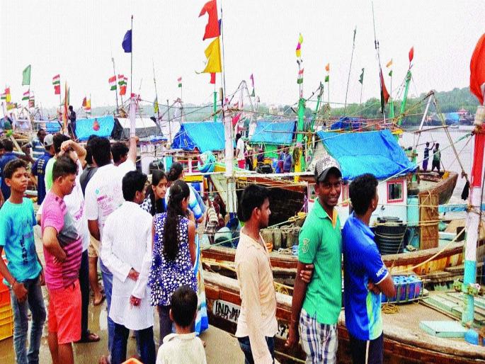 The port of Versova will be transformed, new will be celebrated | वर्सोवा बंदराचा होणार कायापालट, नवीन साज येणार The port of Versova will be transformed, new will be celebrated | वर्सोवा बंदराचा होणार कायापालट, नवीन साज येणार