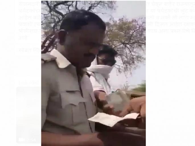 Video: Pay Rs 400 and get 200 receipts; Loot tourists by police at Verul caves | video : चारशे रुपये द्या आणि दोनशेची पावती घ्या ; वेरुळ लेणी येथे पोलिसांकडून पर्यटकांची लुट Video: Pay Rs 400 and get 200 receipts; Loot tourists by police at Verul caves | video : चारशे रुपये द्या आणि दोनशेची पावती घ्या ; वेरुळ लेणी येथे पोलिसांकडून पर्यटकांची लुट