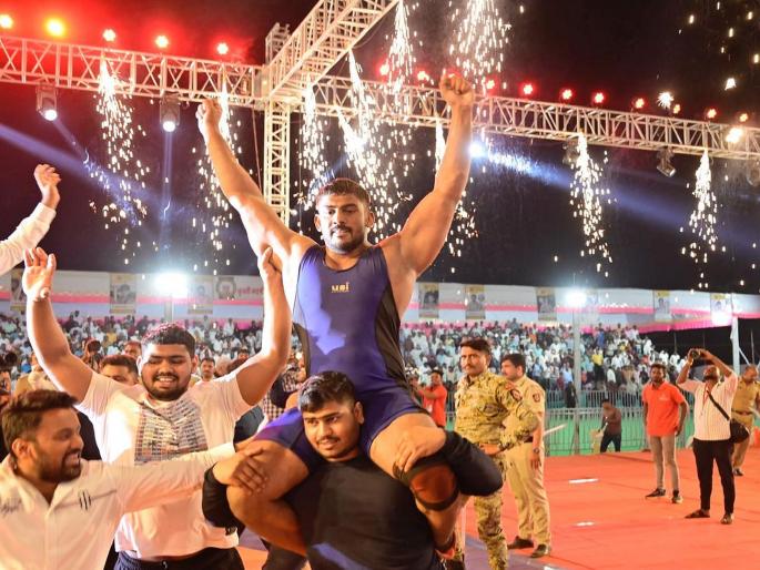 Breaking: Vetal Shelke won Maharashtra Kesari; Received the silver mace from Sharad Pawar | Maharashtra Kesari Result: सोलापूरचा वेताळ ठरला महाराष्ट्र केसरी; युवराज राक्षेचे काय झाले? Breaking: Vetal Shelke won Maharashtra Kesari; Received the silver mace from Sharad Pawar | Maharashtra Kesari Result: सोलापूरचा वेताळ ठरला महाराष्ट्र केसरी; युवराज राक्षेचे काय झाले?