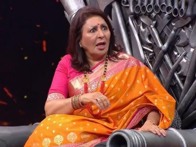 Veteran actress Vandana Gupte injured after falling on rain Kutumba Kirtan natak show cancel | पावसात घसरुन पडल्याने ज्येष्ठ अभिनेत्री वंदना गुप्ते जखमी, 'कुटुंब कीर्रतन' नाटकाचे पुढील प्रयोग रद्द