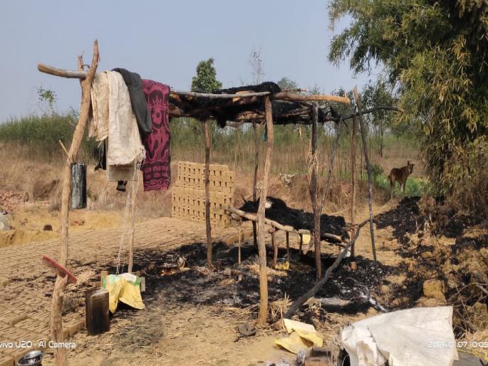 mandapa caught fire and the bricklaying laborer was burnt to death; Incidents in Khedi village | मंडपाला आग लागल्याने विटा टाकणारा मजूर जळून खाक; खेडी गावातील घटना mandapa caught fire and the bricklaying laborer was burnt to death; Incidents in Khedi village | मंडपाला आग लागल्याने विटा टाकणारा मजूर जळून खाक; खेडी गावातील घटना
