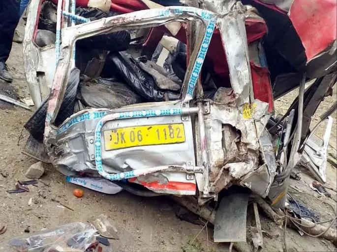 Terrible accident in Doda, Jammu; Sixteen people were killed | जम्मू काश्मीरच्या डोडामध्ये भीषण अपघात; 16 जण ठार Terrible accident in Doda, Jammu; Sixteen people were killed | जम्मू काश्मीरच्या डोडामध्ये भीषण अपघात; 16 जण ठार