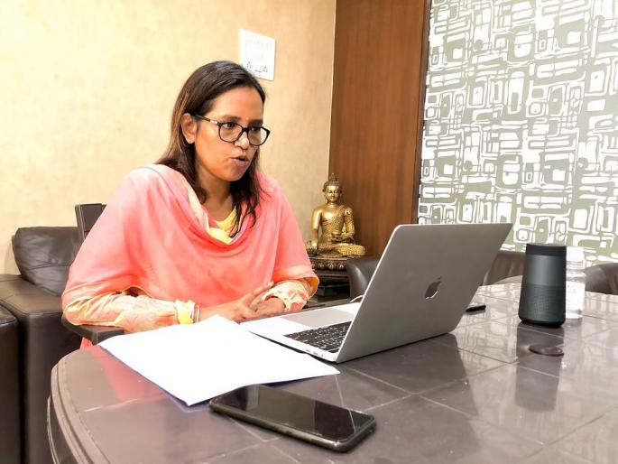 ... Until then, a decision should be taken to keep the school closed, the order of the Minister of Education varsha gaikwad to the District Collector in front of corona | ... तोपर्यंत शाळा बंद ठेवण्याचा निर्णय घ्यावा, शिक्षणमंत्र्यांचे जिल्हाधिकाऱ्यांना आदेश ... Until then, a decision should be taken to keep the school closed, the order of the Minister of Education varsha gaikwad to the District Collector in front of corona | ... तोपर्यंत शाळा बंद ठेवण्याचा निर्णय घ्यावा, शिक्षणमंत्र्यांचे जिल्हाधिकाऱ्यांना आदेश