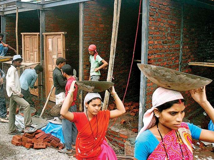 In Pune, Ulhasnagar 84% construction workers in remained unpaid | पुणे, उल्हासनगरमधील ८४ टक्के बांधकाम मजूर राहिले वेतनाविना In Pune, Ulhasnagar 84% construction workers in remained unpaid | पुणे, उल्हासनगरमधील ८४ टक्के बांधकाम मजूर राहिले वेतनाविना