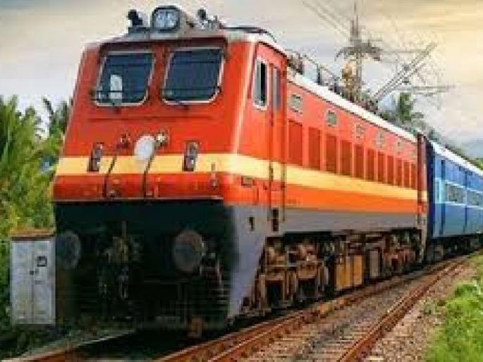 220 ton of oranges shipped to delhi from kisan railway from nagpur | किसान रेल्वेमुळे जिल्ह्यातील संत्रा उत्पादकांना दिलासा 220 ton of oranges shipped to delhi from kisan railway from nagpur | किसान रेल्वेमुळे जिल्ह्यातील संत्रा उत्पादकांना दिलासा