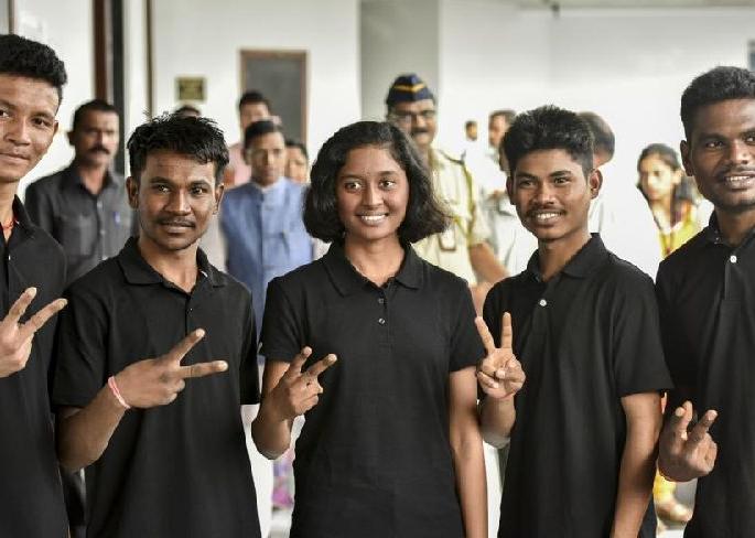 Five Everest heroes waiting for a job for three years | आदिवासी भागातील 'ते' पाच एव्हरेस्ट वीर नोकरीच्या प्रतीक्षेत Five Everest heroes waiting for a job for three years | आदिवासी भागातील 'ते' पाच एव्हरेस्ट वीर नोकरीच्या प्रतीक्षेत