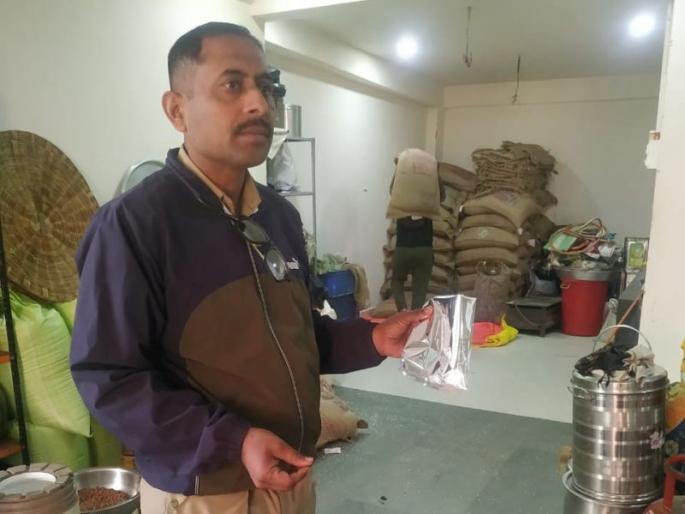 Action against 90 people for spreading uncleanliness in public places in nagpur | सार्वजनिक ठिकाणी अस्वच्छता पसरविणाऱ्या ९० लोकांवर कारवाई Action against 90 people for spreading uncleanliness in public places in nagpur | सार्वजनिक ठिकाणी अस्वच्छता पसरविणाऱ्या ९० लोकांवर कारवाई