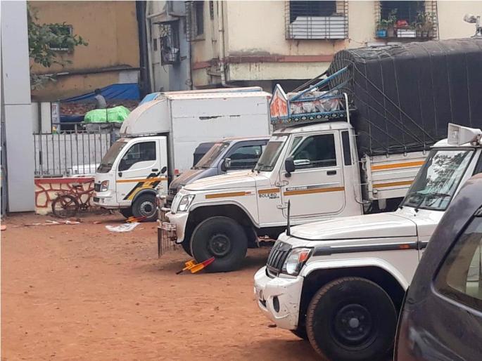 Action on 71 vehicles parked behind the open field | मोकळ्या मैदानामागे उभ्या केलेल्या ७१ वाहनांवर कारवाई Action on 71 vehicles parked behind the open field | मोकळ्या मैदानामागे उभ्या केलेल्या ७१ वाहनांवर कारवाई